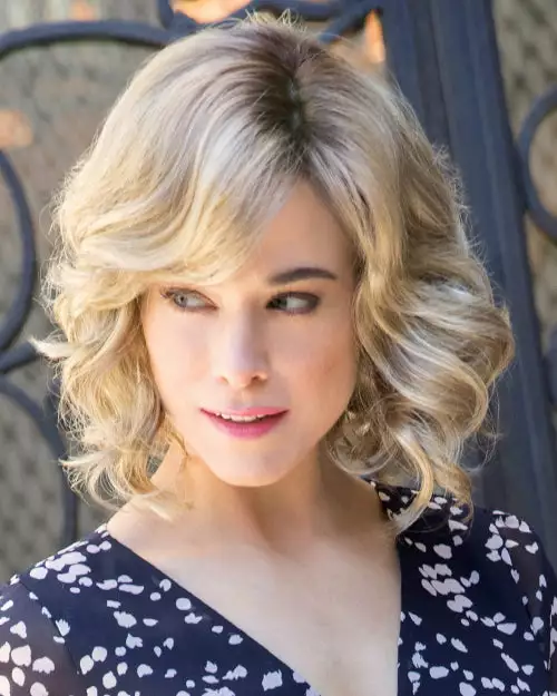 Wigs For Women Reign | Lace Front & Monofilament Synthetic Wig By Amore 5 Wigs For Women Reign | Lace Front & Monofilament Synthetic Wig By Amore